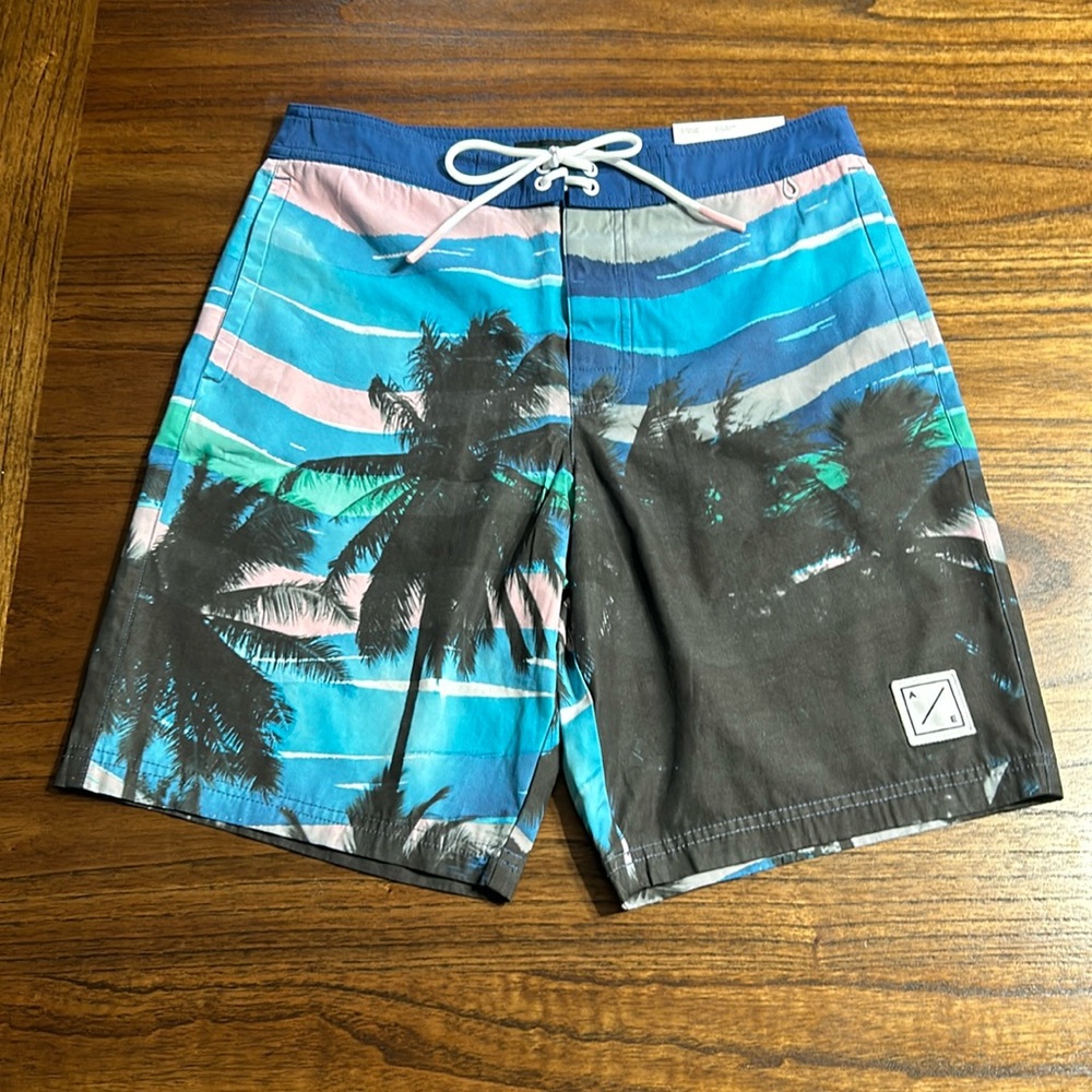 Men’s American Eagle Boardshorts Size S NWT